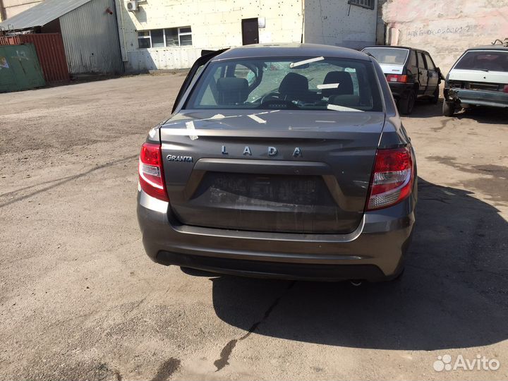 В разборе LADA granta fl 2021г пробег 15000км