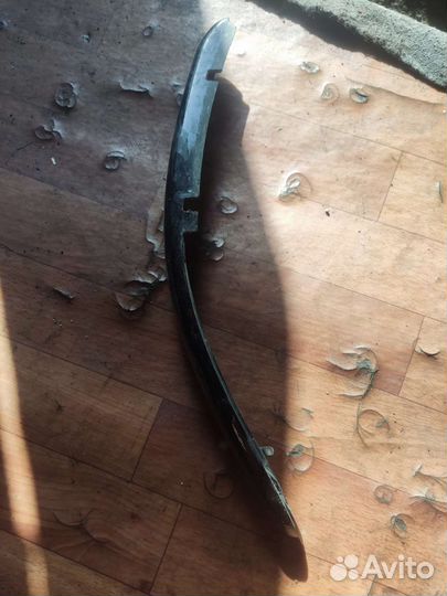 Правая ресничка бампера переднего молдинг Tiida