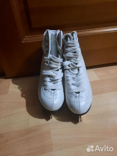 Коньки фигурные, 35 размер