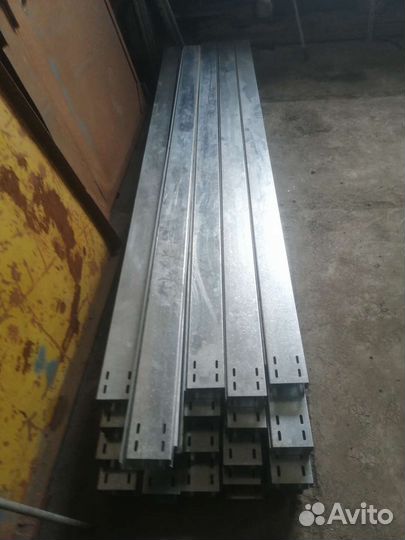 Лоток оцинкованный 100х50х2500 с крышкой