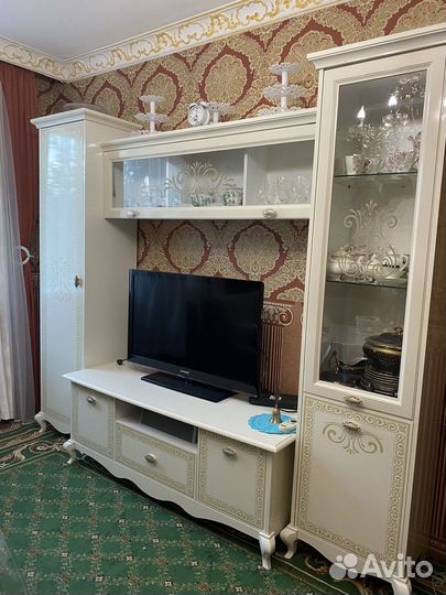 Стенка в гостиную белая