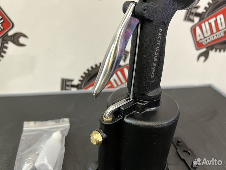 Заклепочник пневматический