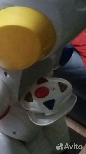 Робот Эмиглио интерактивный на пульте управления