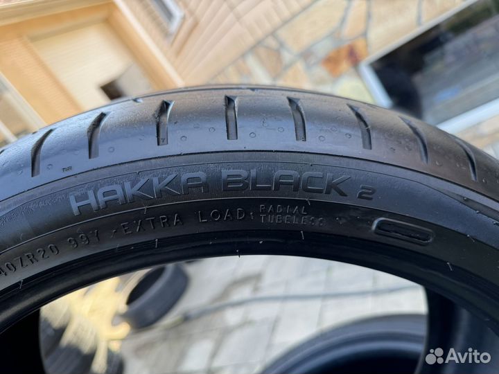 Nokian Tyres Hakka Black 2 245/40 R20 и 275/35 R20 102Y