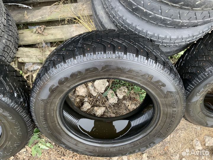 Goodyear Cargo Ultra Grip 235/65 R17