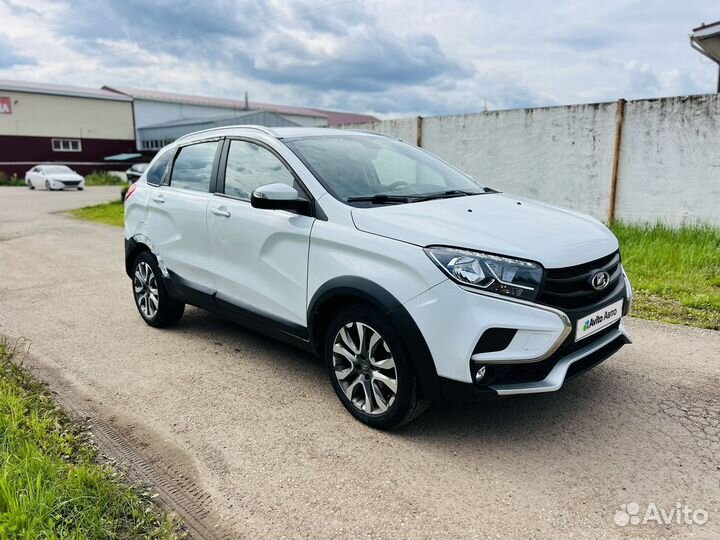 LADA XRAY Cross 1.6 CVT, 2019, битый, 33 550 км