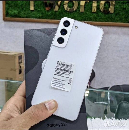 Samsung Galaxy S22, 8/256 ГБ