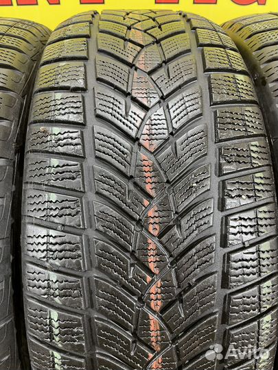 Goodyear UltraGrip Performance SUV Gen-1 235/55 R19 105V