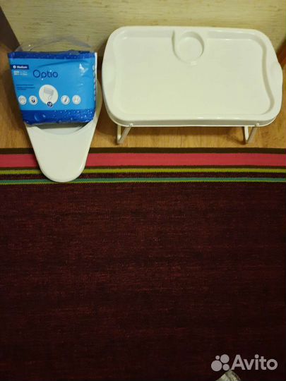 Столик поднос, и предметы по уходу за больным