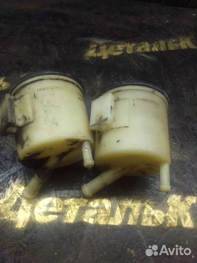 Бачок гур Nissan Bluebird U14