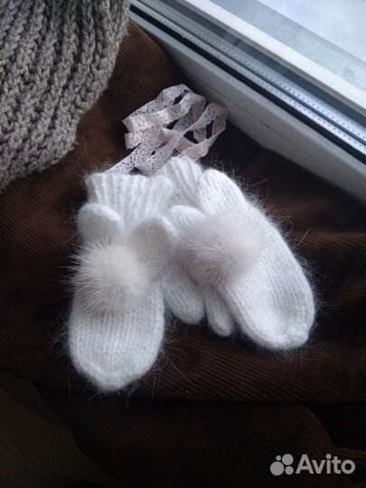 Варежки пуховые детские с ушками и помпончиками