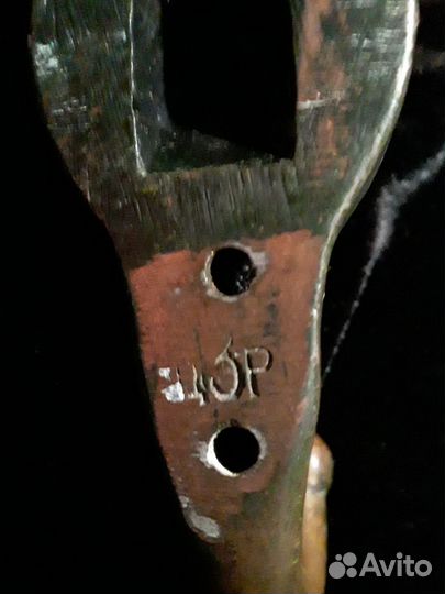 Бронзовая ключница 