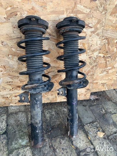 Стойка подвески передняя Volkswagen Golf 6