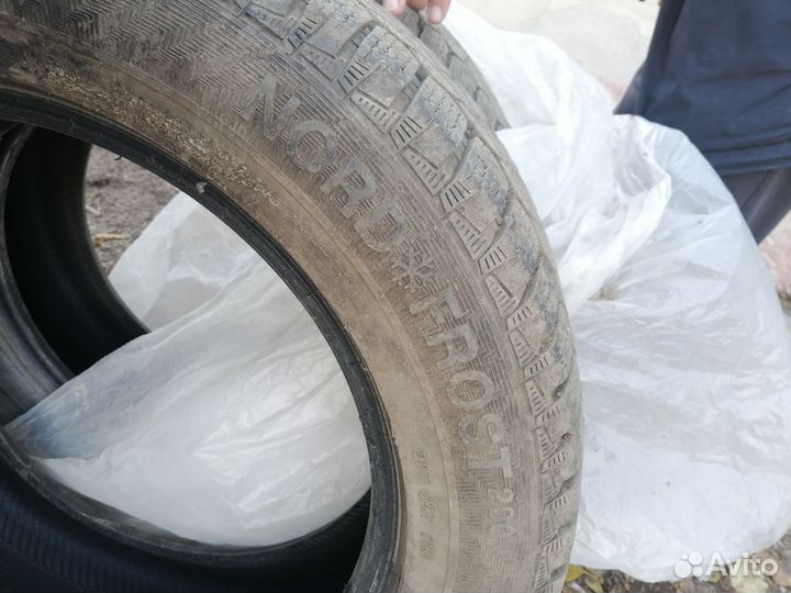 Gislaved Nord Frost 200 215/60 R17 96T