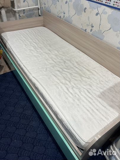 Кровать односпальная с ящиками и матрасом бу