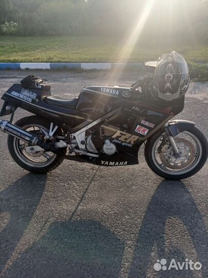 Yamaha FZR 250