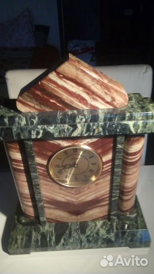 Часы из яшмы