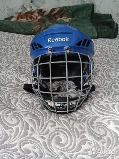 Хоккейный шлем