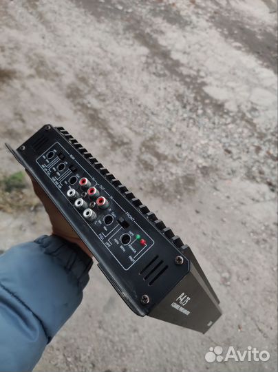 Усилитель 4 канальный в отличном состоянии