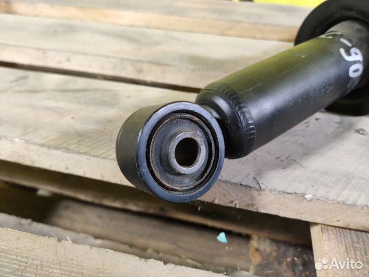 Амортизатор подвески передний Toyota Land Cruiser