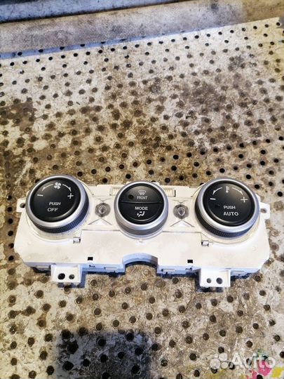 Блок управления печкой Mazda 6GG 2.0