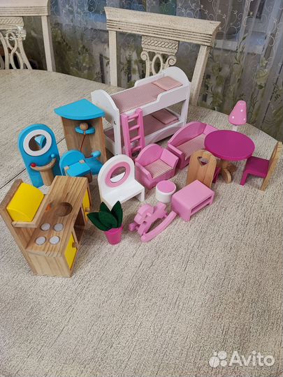 Кукольный домик с мебелью деревянный