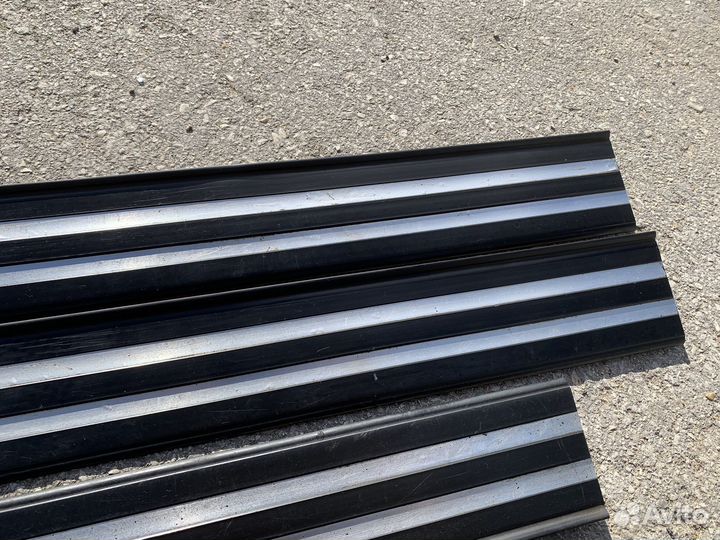 Внутренние накладки на пороги BMW E34