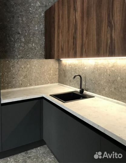 Кухня на заказ с доводчиками