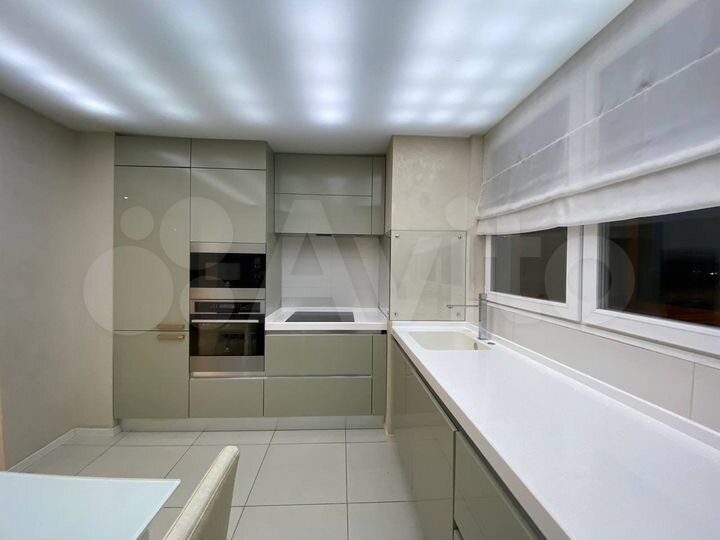 3-к. квартира, 90 м², 13/20 эт.