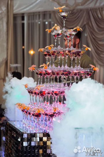 Пирамида из шампанского