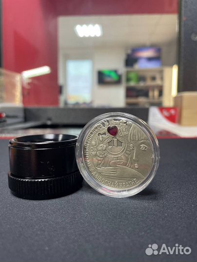 Монета серебреная Алиса в Стране Чудес