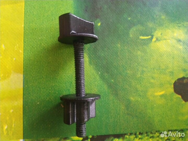 Болт крепления катушки