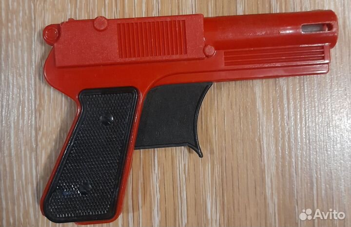 Детская игрушка пистолет СССР