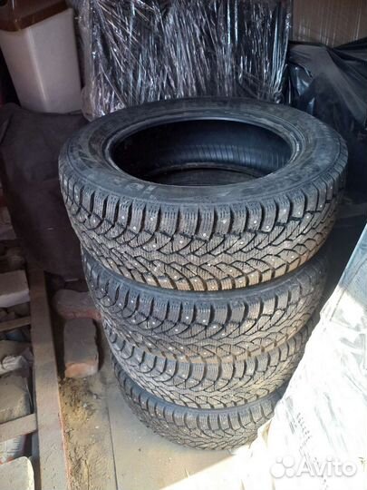 Pirelli Formula Ice 215/60 R17 и 215/60 R17