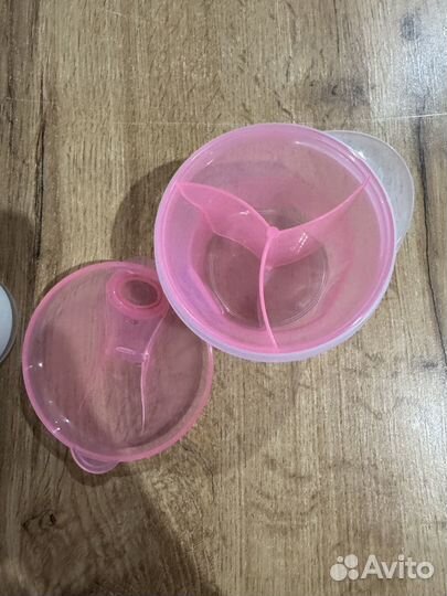 Бутылочки и контейнер для смеси