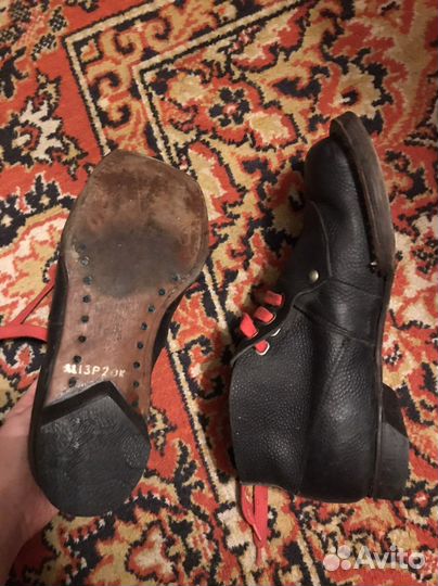 Ретро обувь для лыж