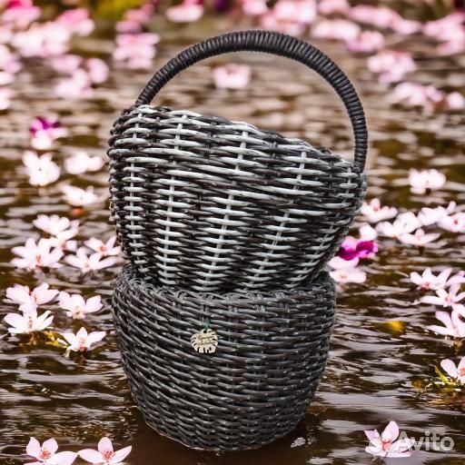 Кашпо из искусственного ротанга