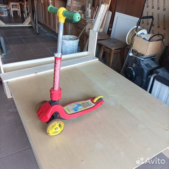 Детский трехколесный самокат бу