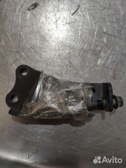 Кронштейн генератора ix35