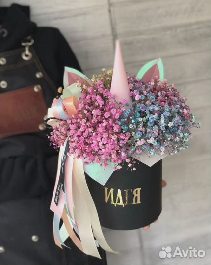 Композиция из Гипсофилы в шляпной коробке 