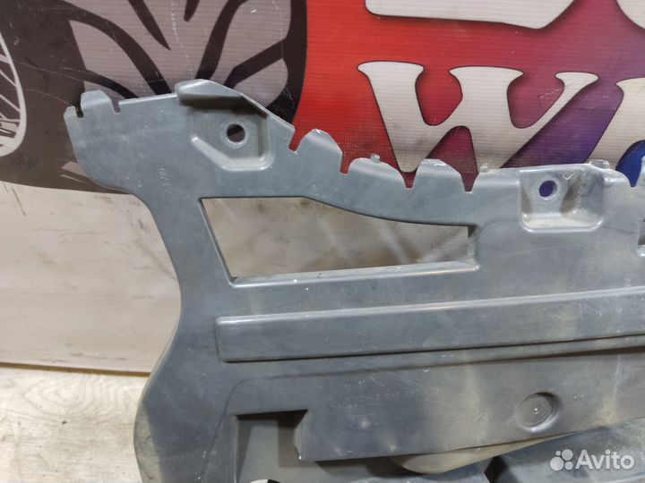 BMW 3 E90 M3 Правая направляющая заднего бампера