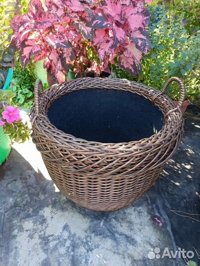 Вазон большой для растений из ротанга