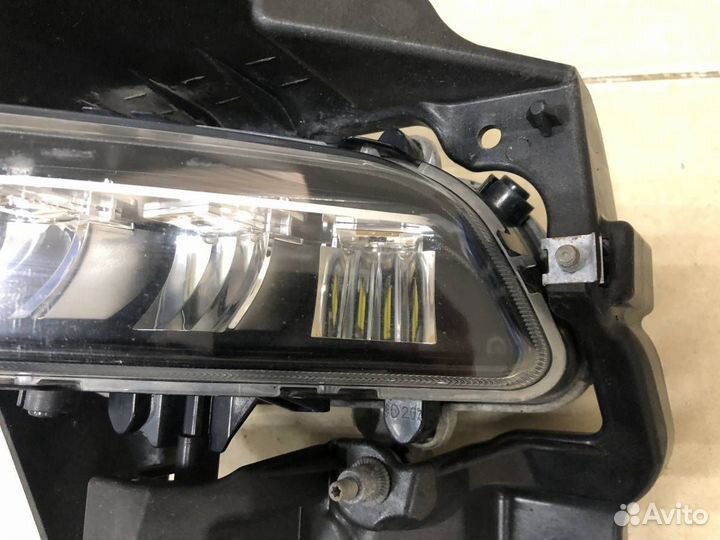 Фара противотуманная левая Volkswagen Phaeton
