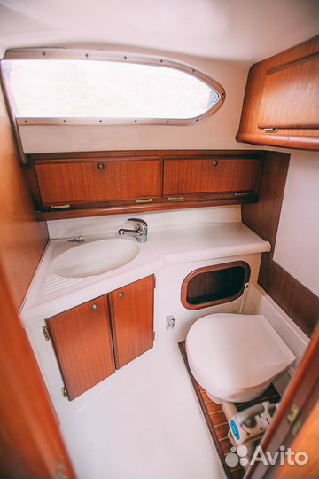 Катер с каютой и WC, яхта моторная теплая