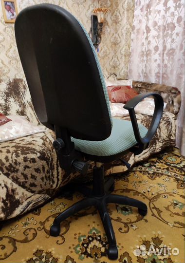 02 Компьютерное кресло стильное удобное