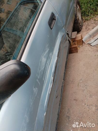 Nissan Avenir 1.6 МТ, 1997, битый, 180 000 км