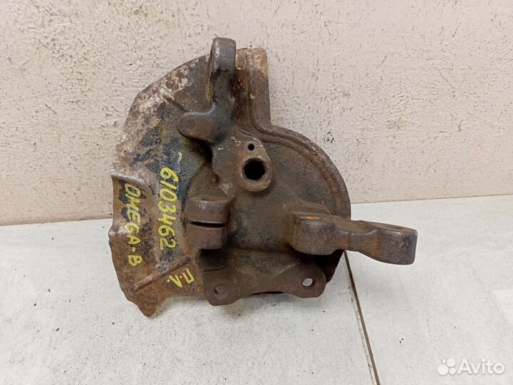 Кулак передний левый Опель