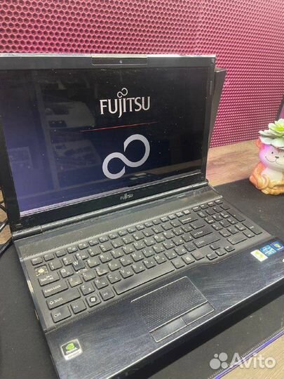 Ноутбук Fujitsu LifeBook AH532