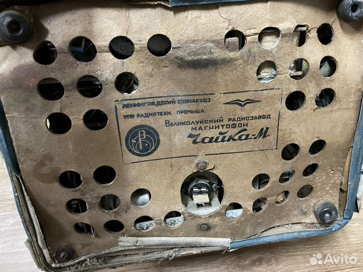 Катушечный магнитофон и проигрыватель пластинок