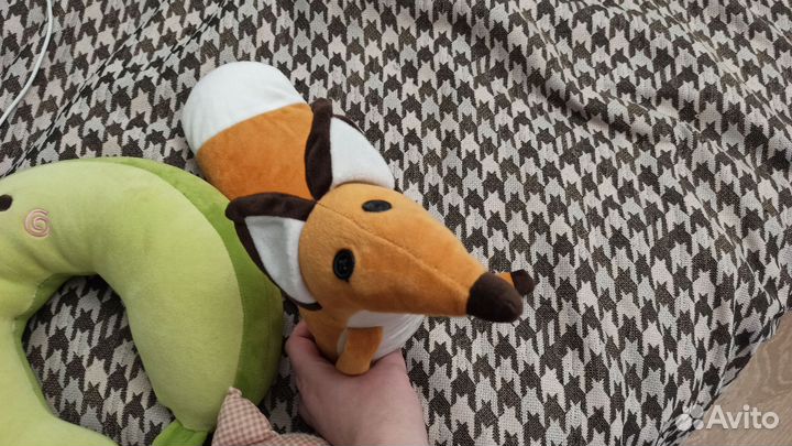 Мягкие игрушки и подушка для шеи